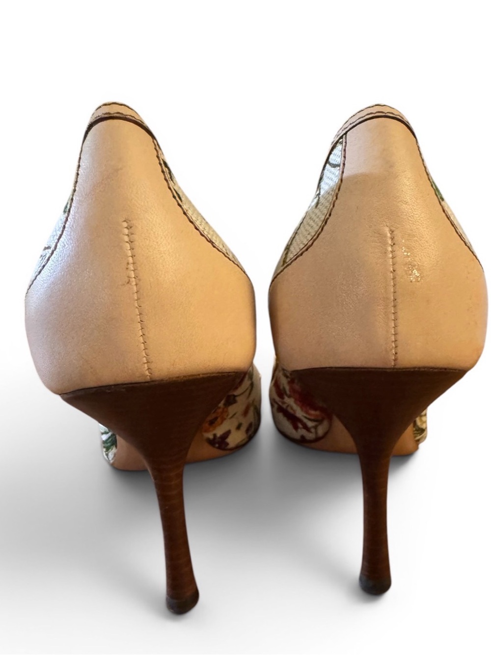 Gucci Floral Embroidered Beige Pumps with Bow Accent - Picture 4 of 5